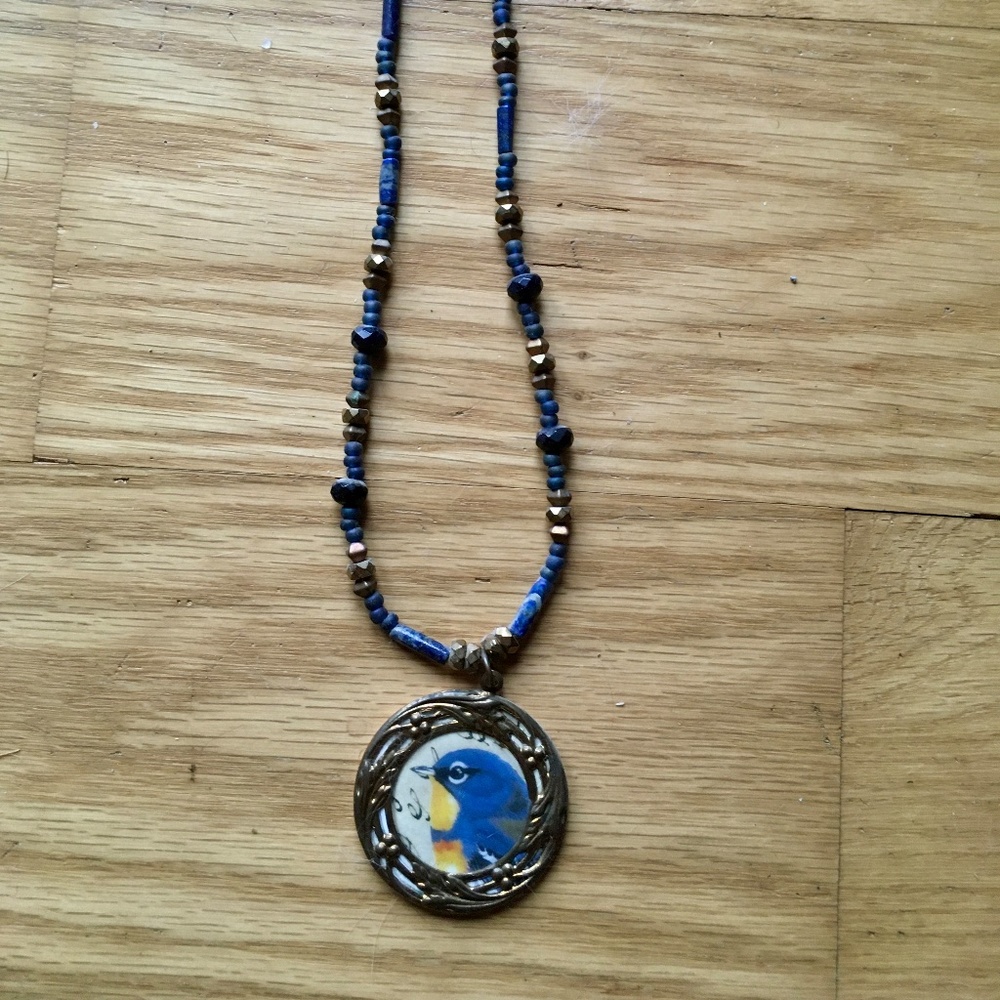 Super cute bird necklace